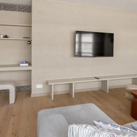 Stylish Renovated Near The Sea ميدل كيرك