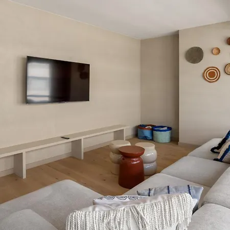 Stylish Renovated Near The Sea ميدل كيرك