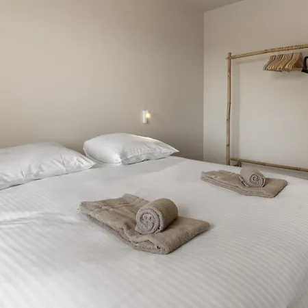Stylish Renovated Near The Sea شقة