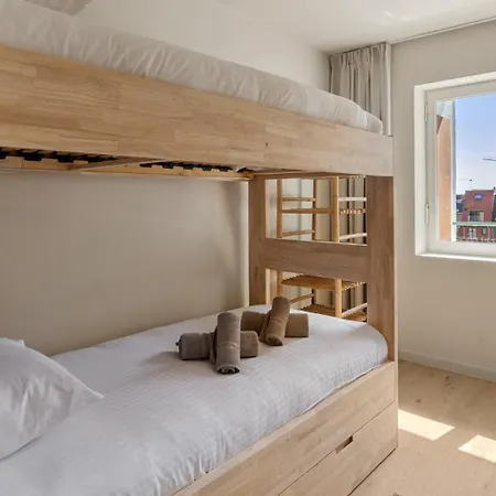 Stylish Renovated Near The Sea
